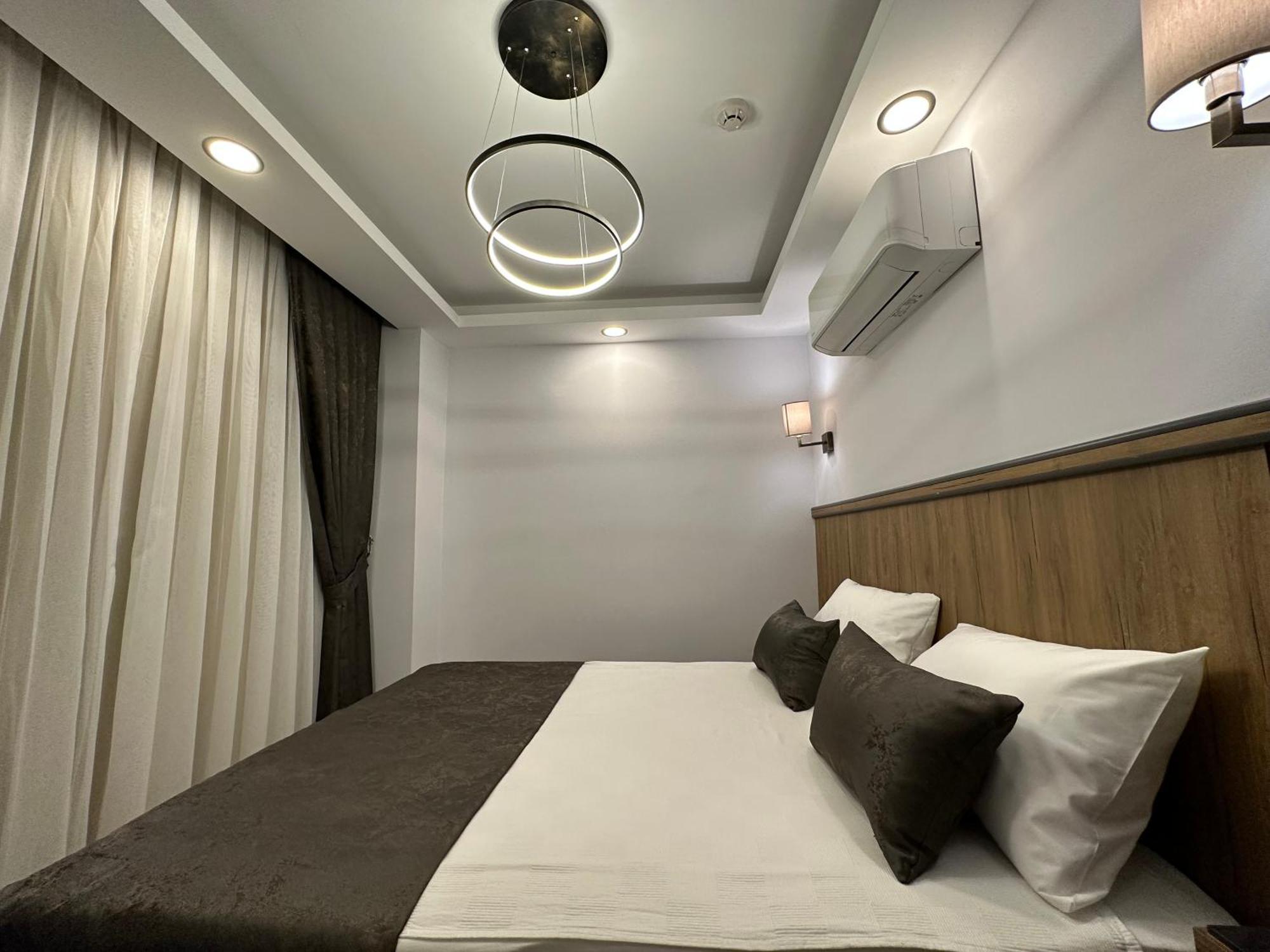 Quality Gold Otel *