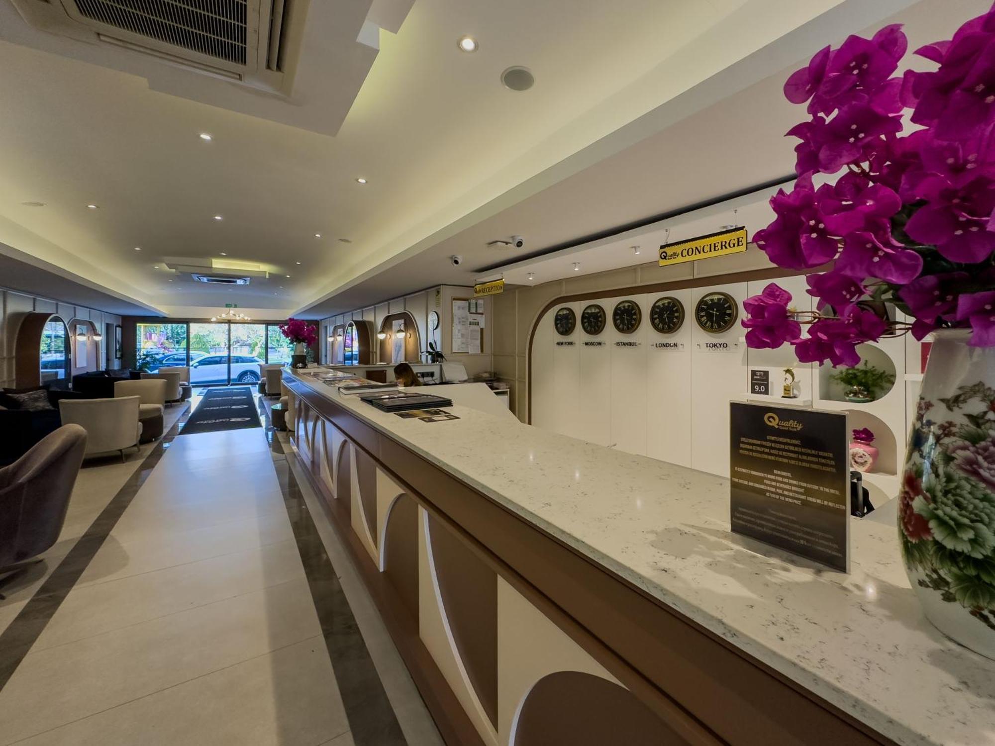 Quality Gold Otel *
